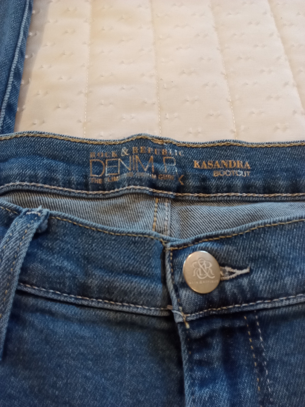 Rock & Republic Kasandra Midwash Blue Boot Cut Leg Denim Jeans Sz16L - Picture 2 of 6